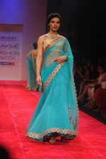 Model walk the ramp for Bhairavi Jaikishan show at Lakme Fashion Week Day 4 on 6th Aug 2012 (29681100).JPG
